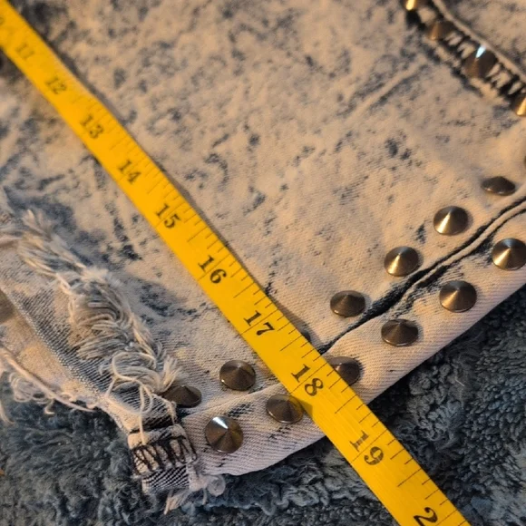 BOGO🏷️Vintage 90"a Rocker Girl Studded Acid Wash Denim Shorts - Picture 5 of 13